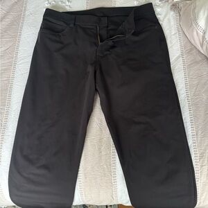 Men’s Lululemon ABC Pants (32/32). Lightly worn. Black and Grey available.